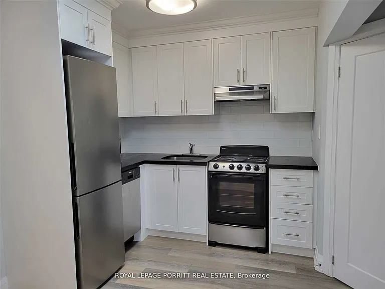 3465 Lake Shore Blvd W #3 — Photo 6