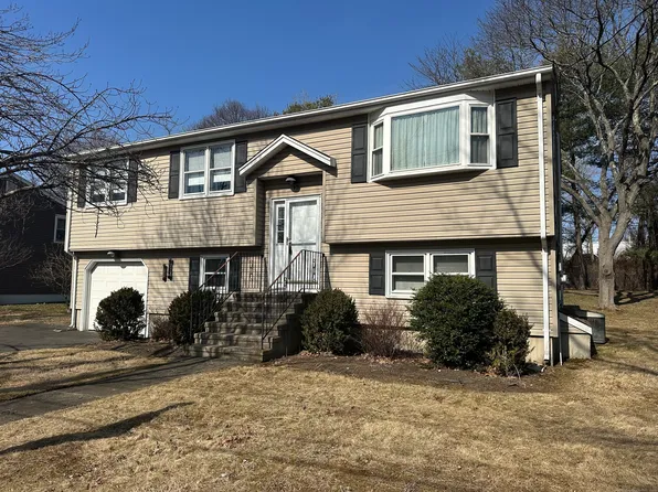 13 Twin Circle Road, West Haven, CT 06516