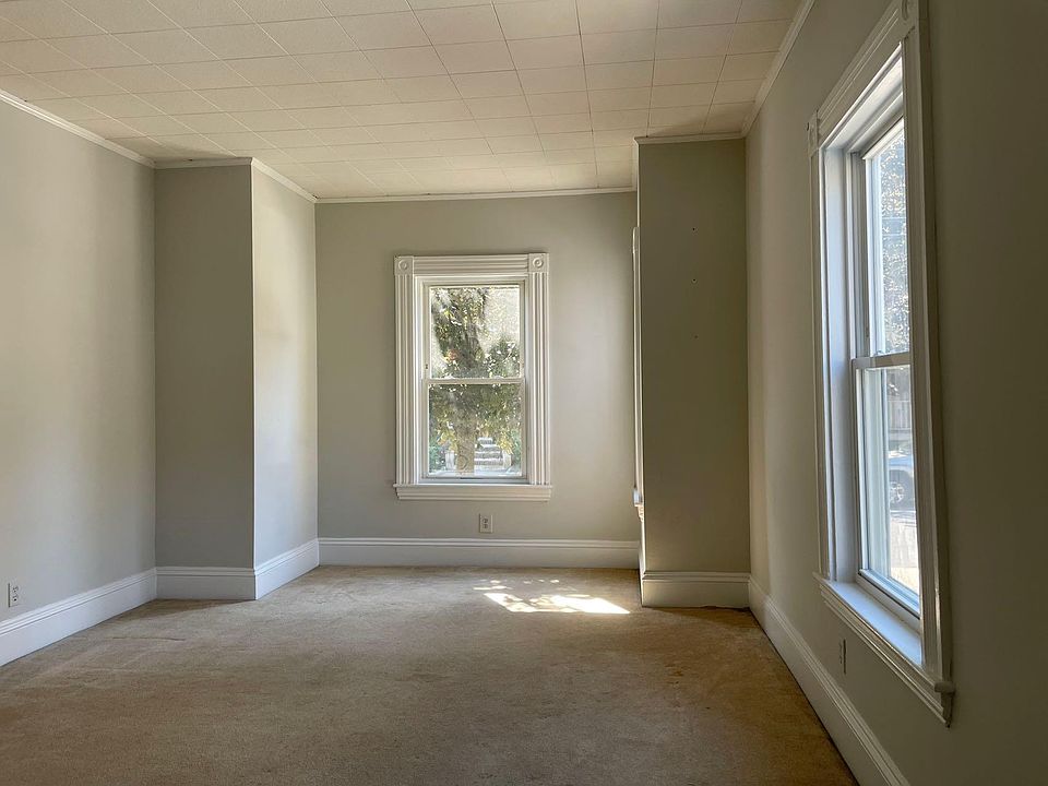 2nd image of 48 Wadsworth Ave
