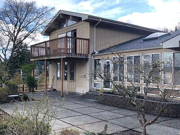 3rd image of 3943 W Lake Sammamish Pkwy SE #A