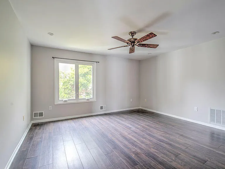 20 Tower Hill Dr #20 — Photo 16