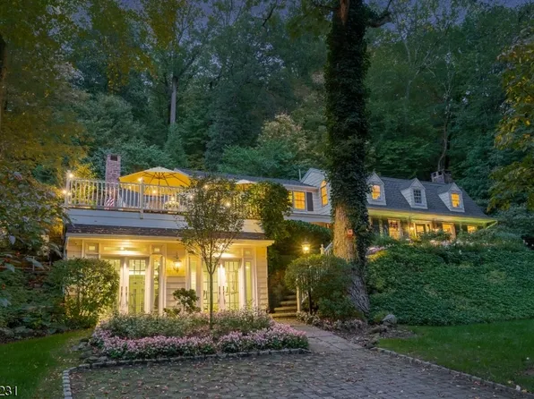 26 E Saddle River Rd, Saddle River Boro, NJ 07458