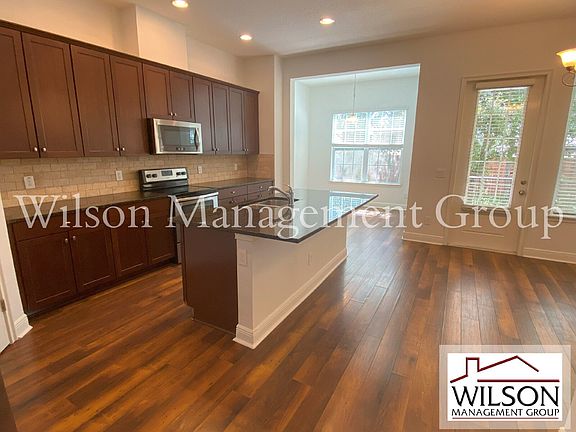 5th image of 1024 Parma Cir