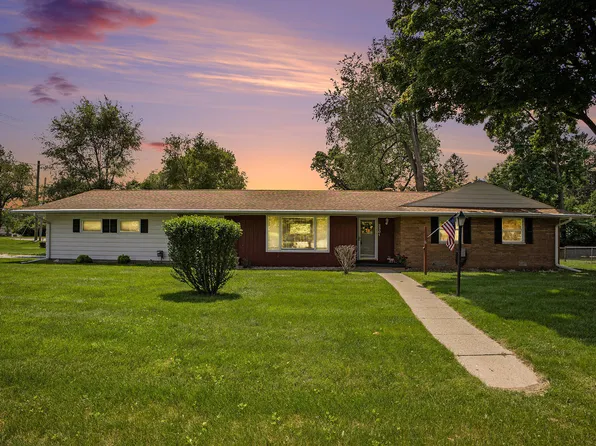 2301 Foote Manor Dr, Jackson, MI 49203