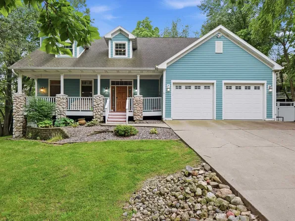 81 Indian Trl, Edgerton, WI 53534