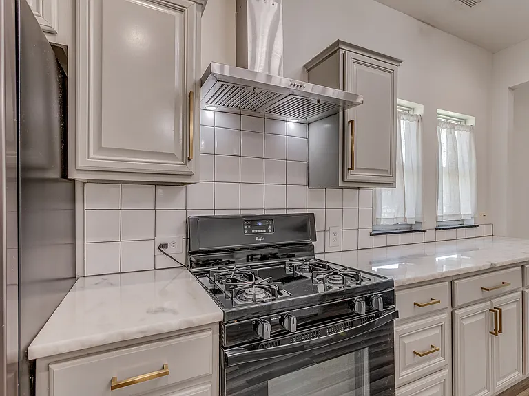 1521 N Blackwelder Ave — Photo 14