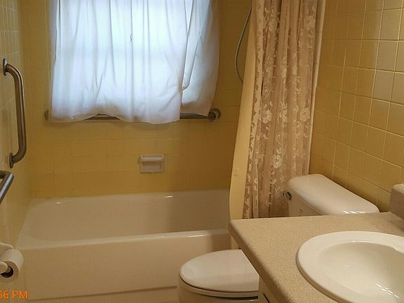 4th image of 1438 Hillcrest Dr