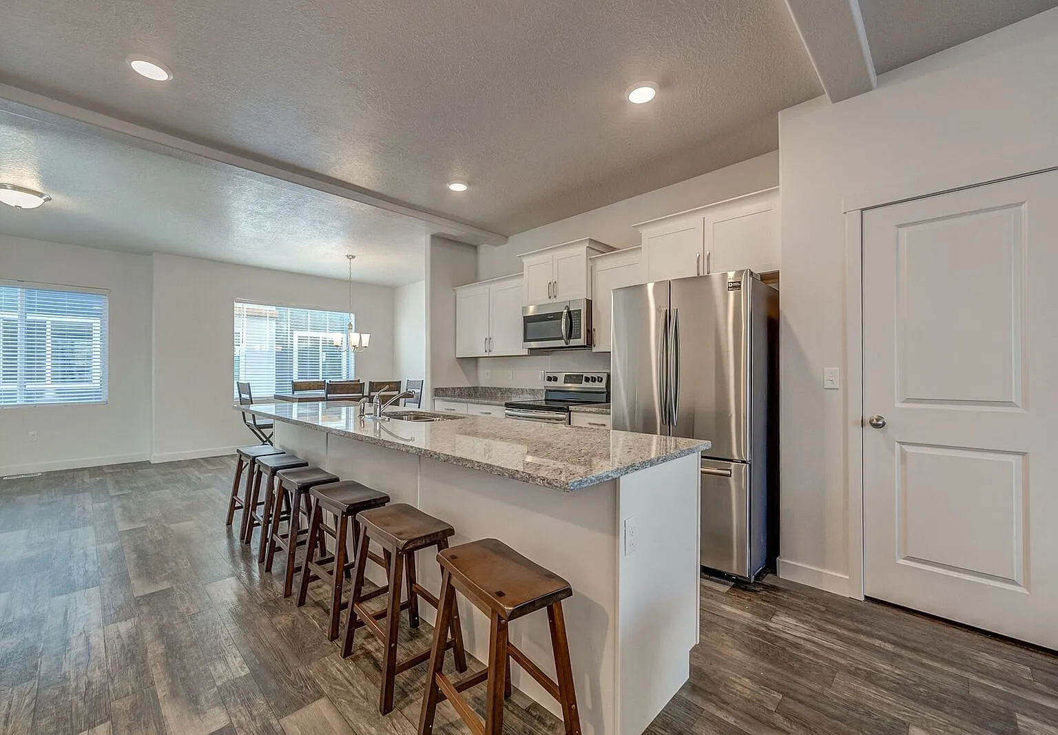 4 bed, 1903 sqft, $735 — Photo 4