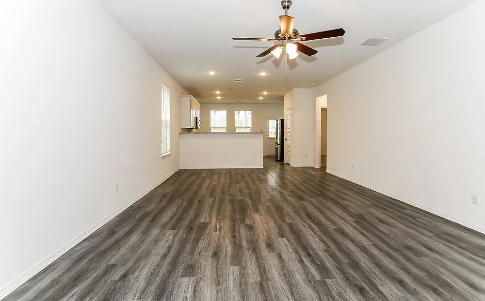 5 bed, 3.0 bath, 2409 sqft, $2,180 — Photo 4