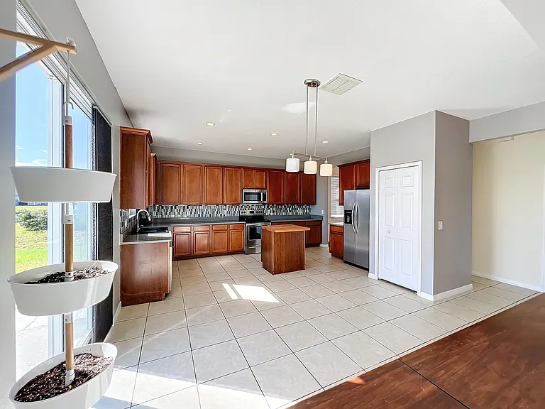 4804 Adair Oak Dr — Photo 2