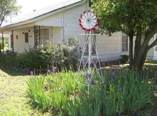 217 N 8th St, Lometa, TX 76853