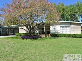 235 Meadowood Ln, San Antonio, TX 78216