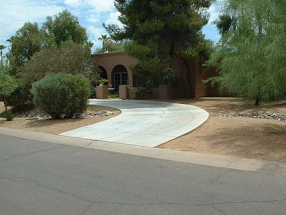 Circular driveway
