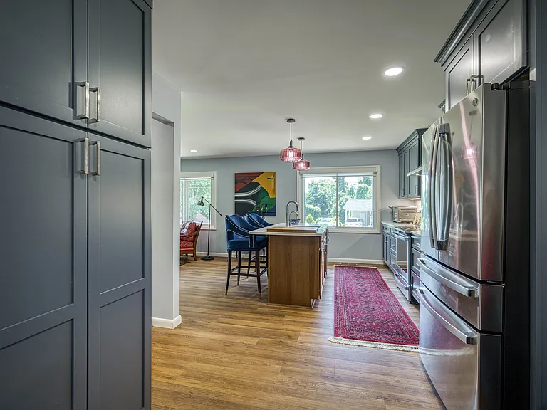 214 Howard St — Photo 11