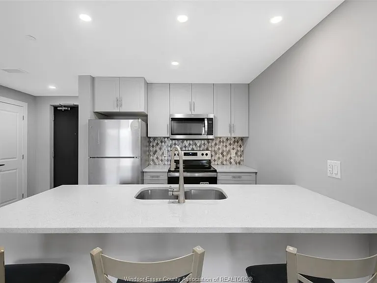 840 Wyandotte St E #208 — Photo 20