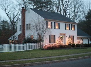 14 Muirfield Dr, Sicklerville, NJ 08081