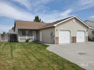 462/464 NW Wood Duck Pl, Mountain Home, ID 83647