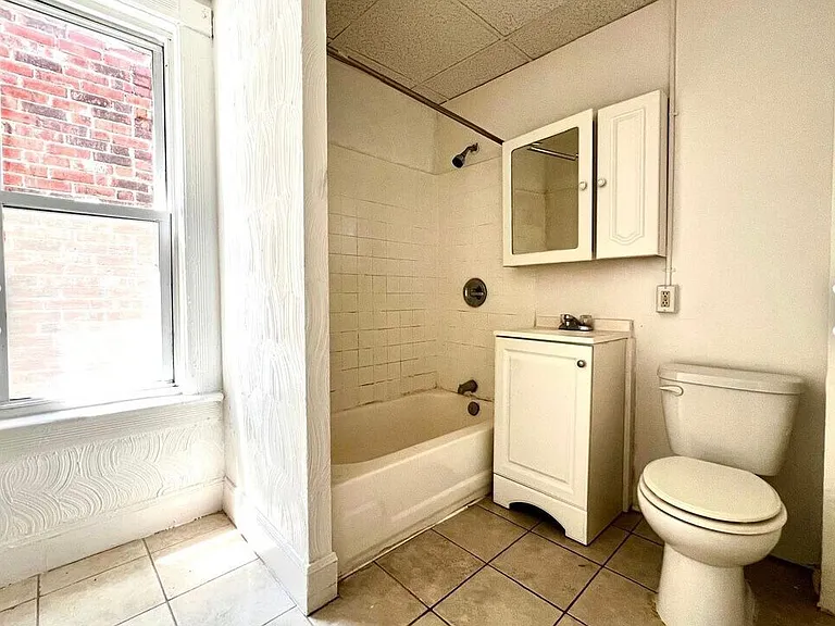28 Monument St #3 — Photo 9
