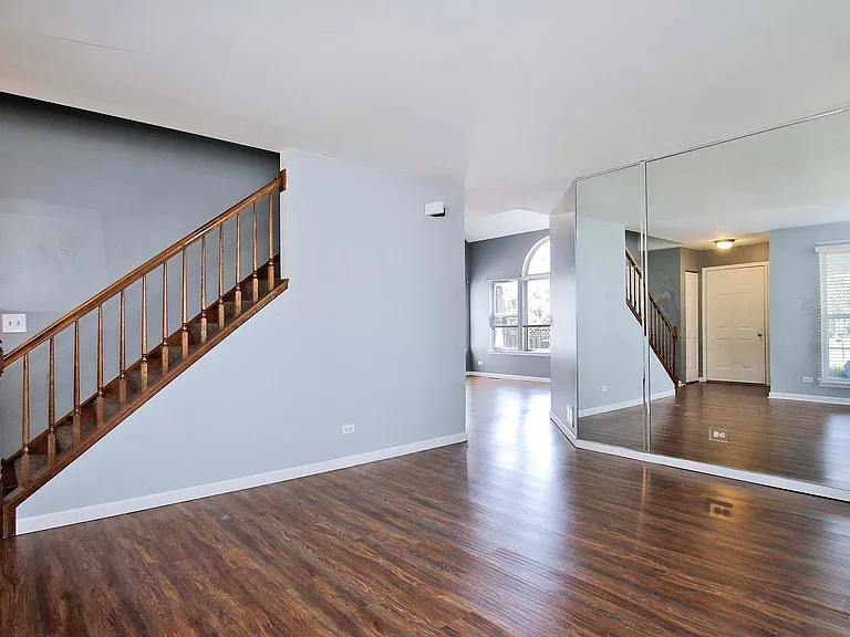 9 W Dahlia Ln — Photo 2