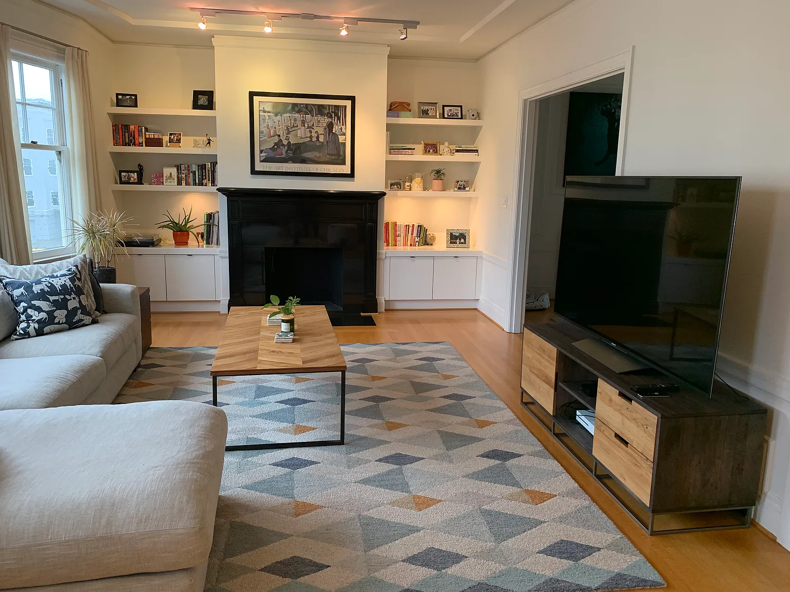 2 bed, 1.5 bath, 1408 sqft, $9,500 — Photo 2