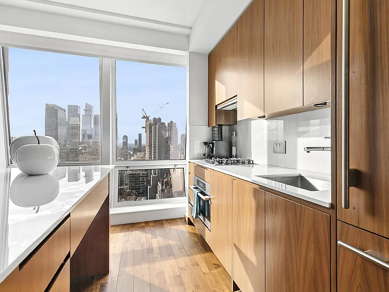 400 5th Ave #34G — Photo 2