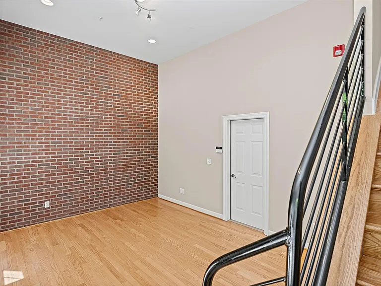 420 Lewis Ct — Photo 7