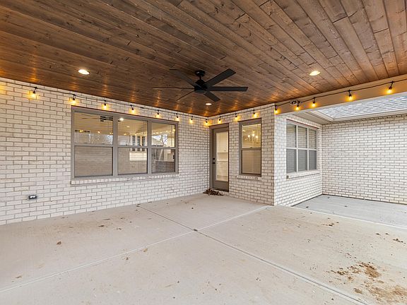 4th image of 782 Elizabeth Dr