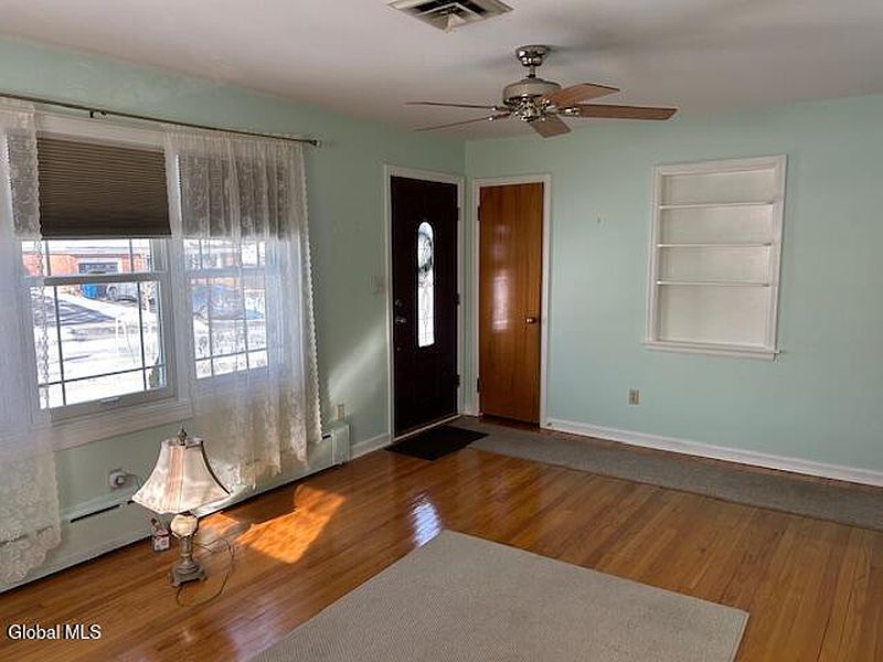 4th image of 39 Clayton Place