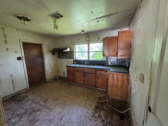 4th image of 5811 Westover St