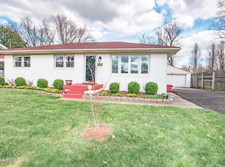 6305 Hunters Grove Rd, Louisville, KY 40216