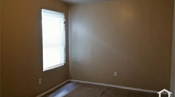 2 bed, $900 — Photo 2