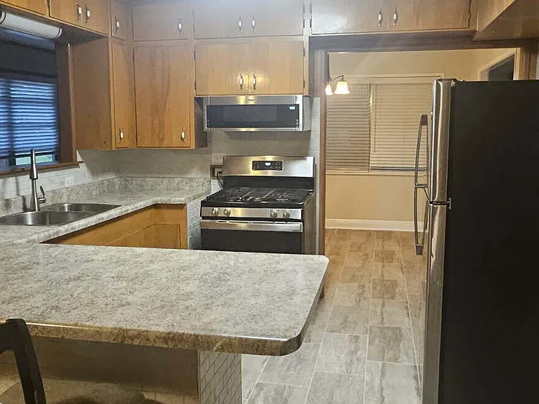 2083 Martin Rd — Photo 2