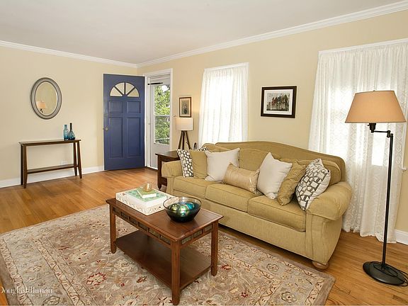 4th image of 37 Clinton Ave
