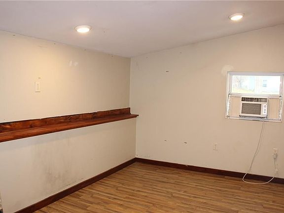 4th image of 8636 Peck St