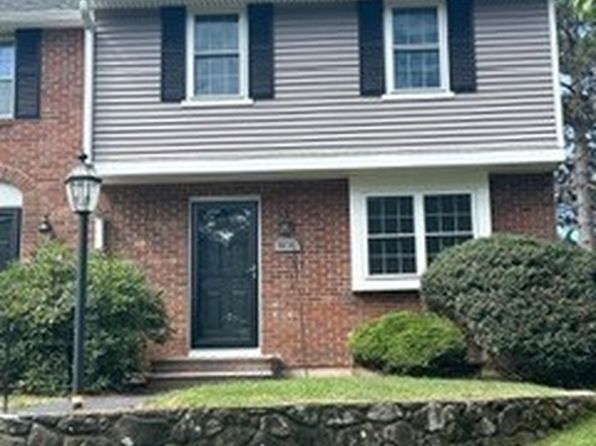 320 Newbury St APT 806, Danvers, MA 01923