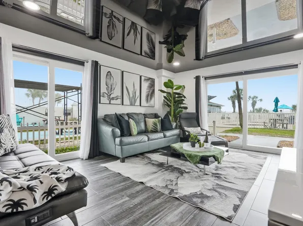 8743 Thomas Dr, Panama City, FL