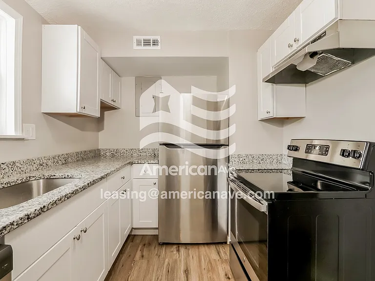 776937_005_kitchen_5.jpg