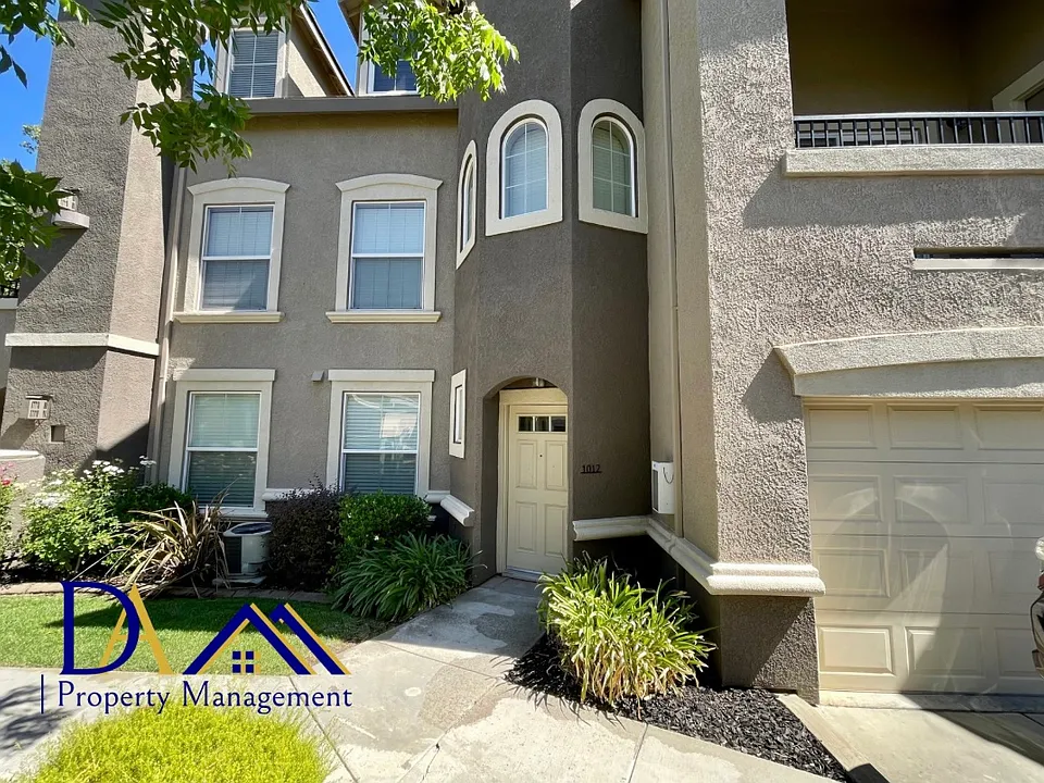 1012 Vessona Cir