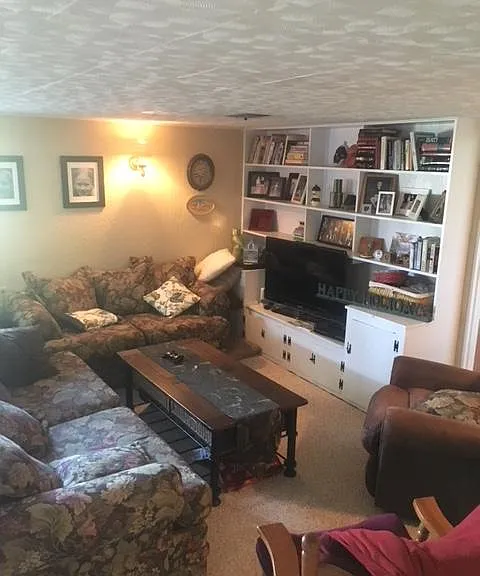 Hughes Ct — Photo 19
