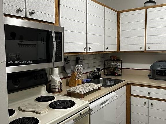4th image of 7220 NW 179th St APT 111