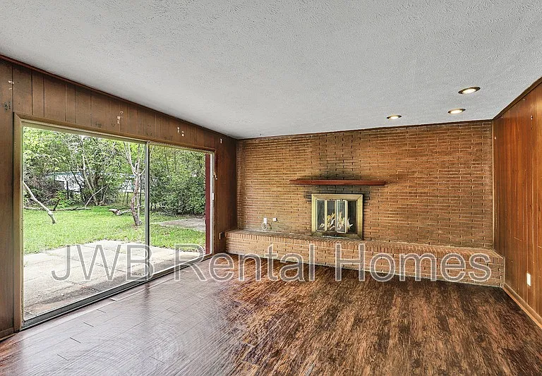 10524 Briarcliff Rd S — Photo 6