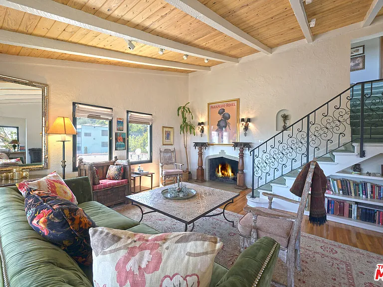 6855 Los Altos Pl — Photo 1