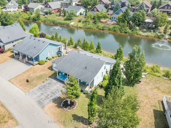 3 Awenda Ave, Wasaga Beach, ON L9Z 1X7