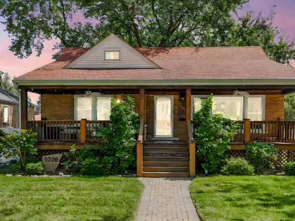 9209 S 53rd Ct, Oak Lawn, IL 60453