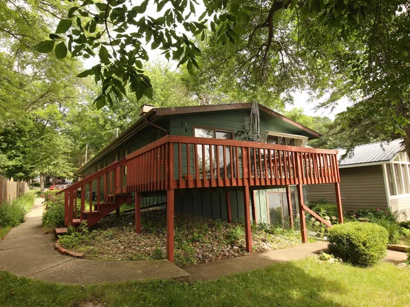 21189 4th Ln, Spirit Lake, IA 51360