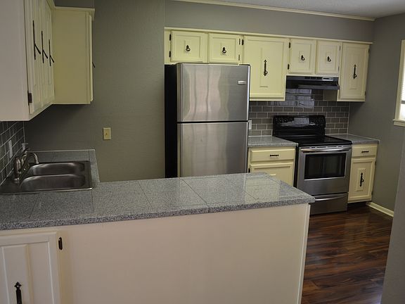 5th image of 4060 Brentwood St