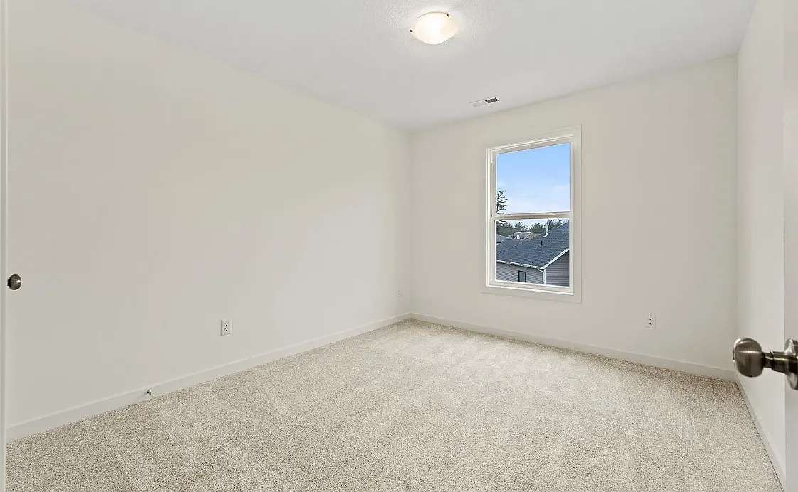3 bed, 1.5 bath, 1556 sqft, $2,100 — Photo 3