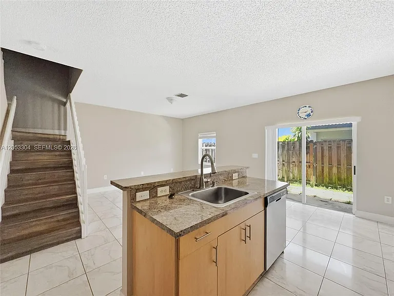2214 SE 25th Ave #2214 — Photo 8