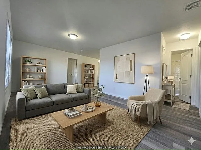 3 bed, 2.0 bath, 1056 sqft, $1,920 — Photo 2