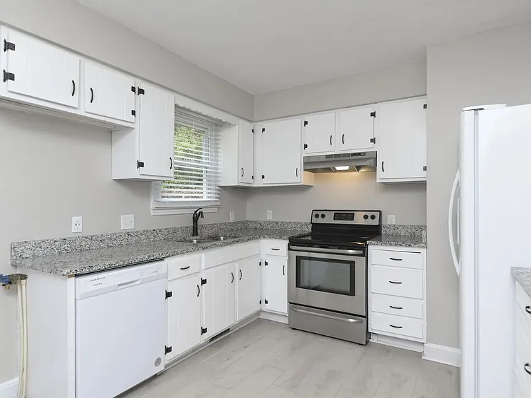1013 Price Ave — Photo 8